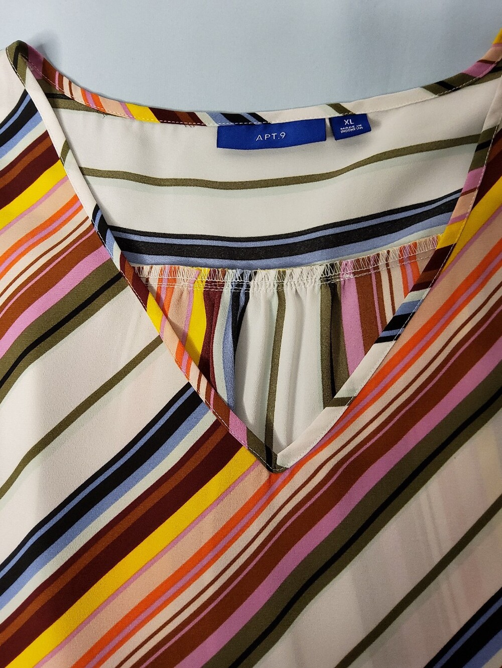 Apt. 9 Multi-Color Diagonal Stripe V-Neck Top. - Picture 5 of 7